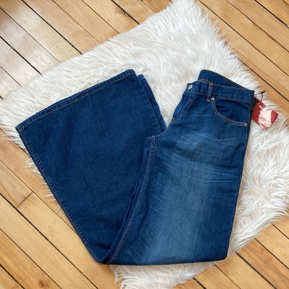 NWT Levi’s Vintage 685 Super Wide Leg Jeans, Size 28 - Picture 9 of 14